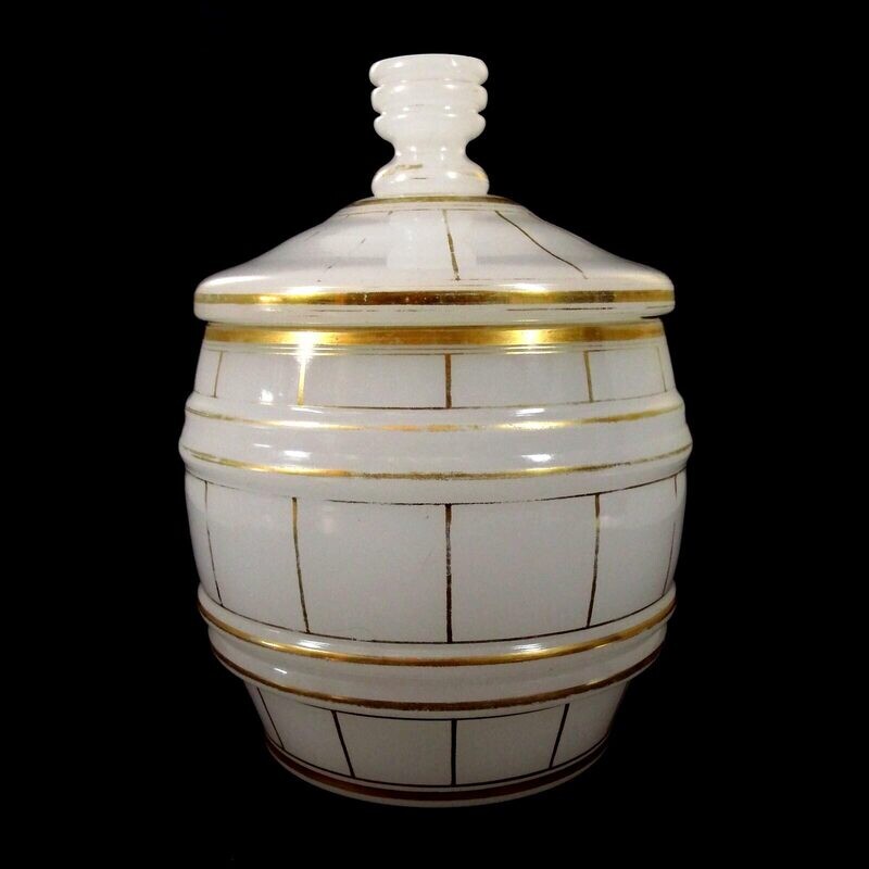 Lidded punch bowl made of white alabaster glass, Josephinenhütte or Schachtenbach around 1860