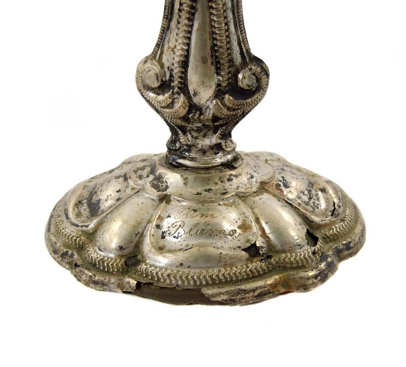 Spice attachment made of silver sheet with lion heads and alabaster glass, 19th century.