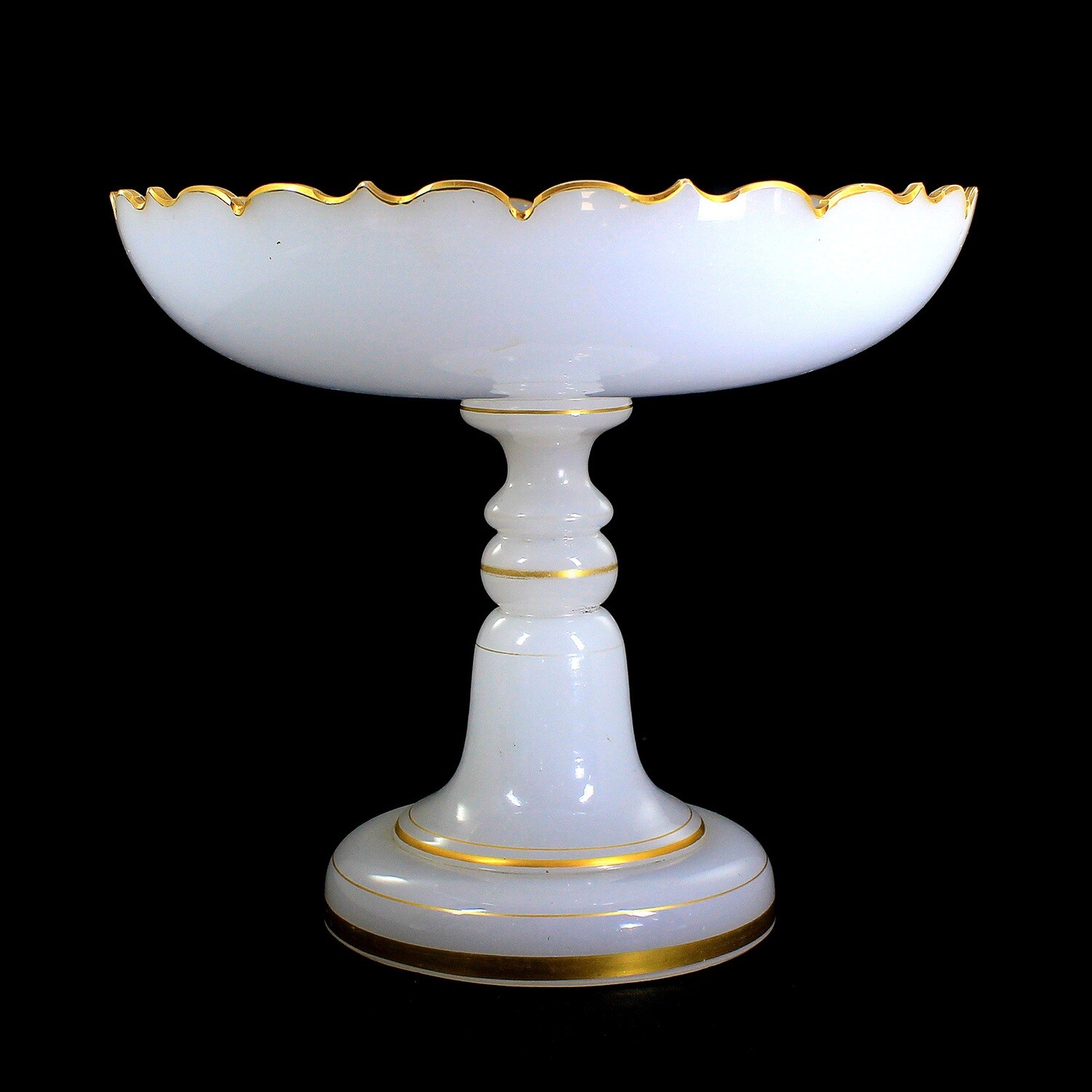 Large centerpiece made of white alabaster glass, Schachtenbach, 2nd half of the 19th century.