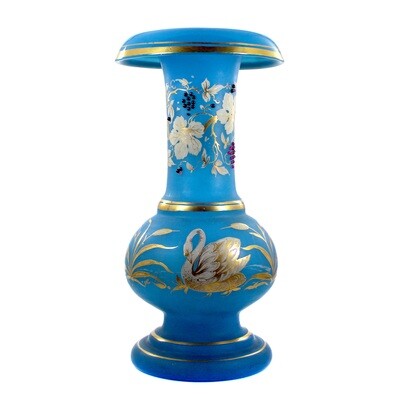 Große Vase aus hellblau getöntem Alabasterglas mit Emailmalerei, um 1840-50
