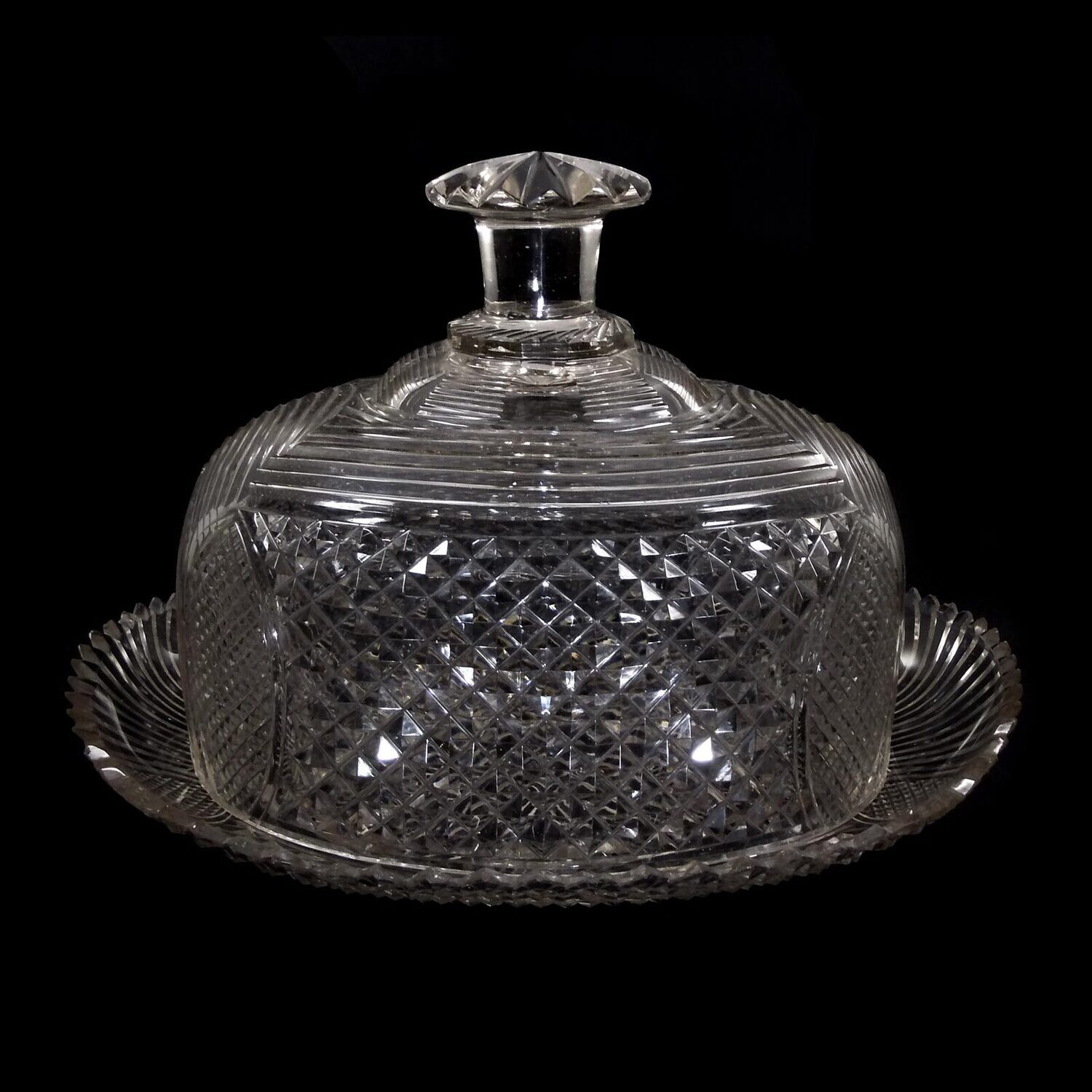 Large lidded bowl with stone-cut decoration, Bohemia or Russia, 1st half of the 19th century