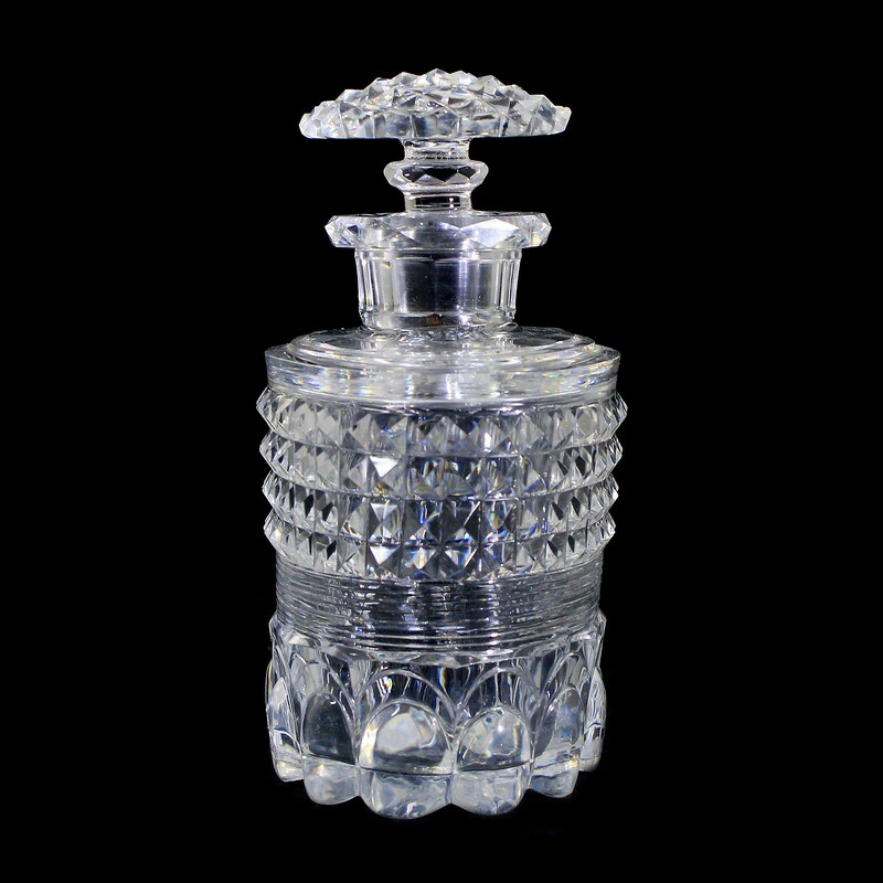 Tea bottle with a stopper made of lead crystal, France or Russia around 1820