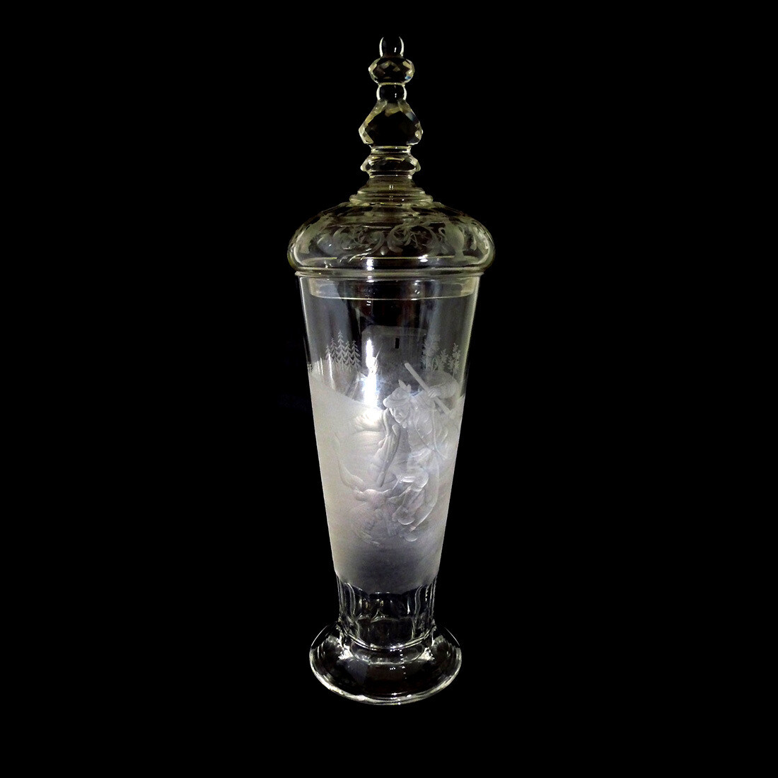 Large lidded cup with deep-cut hunting decoration, Bavarian Forest around 1890