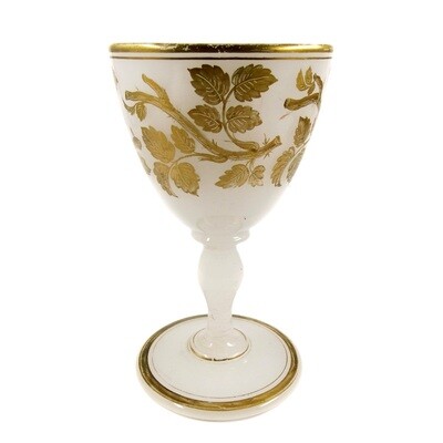 Kelchglas aus opakweißem Glas mit Poliergoldmalerei, Baccarat, 2 Hft. des 19.Jh.