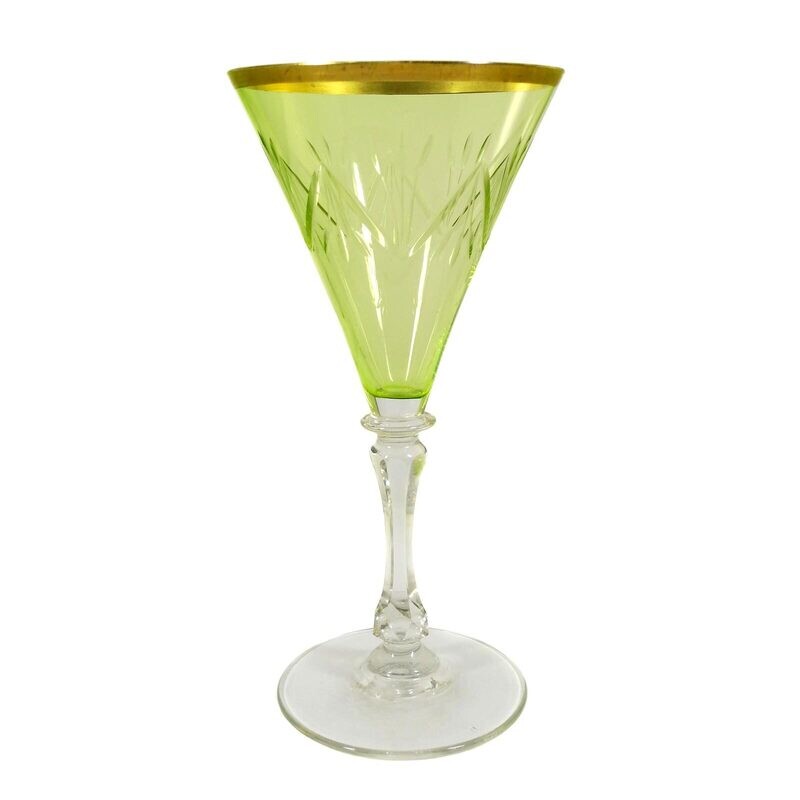 1 von 12. Stängelglas mit pistachefarbener Kuppa, Form 1644, Theresienthal