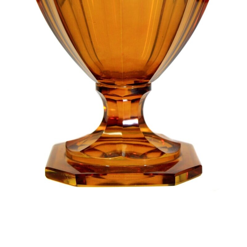 Amber vase with a square plinth, Josephinenhütte, Franz Pohl