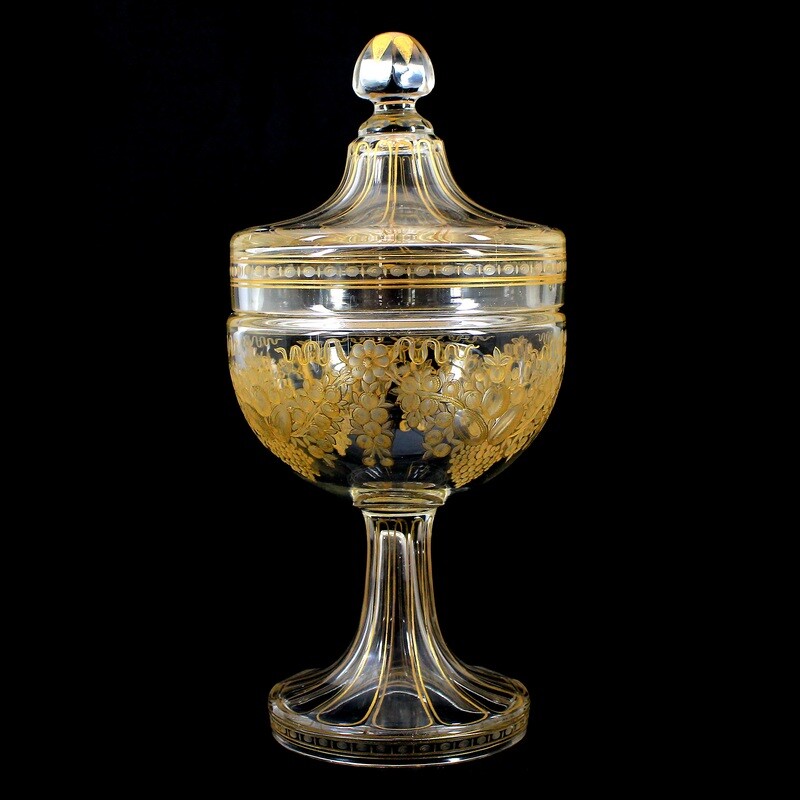 Lidded box with gilded deep-cut decoration, Josephinenhütte, Design A. Gerlach