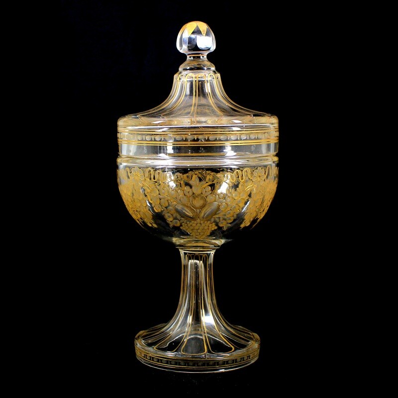 Lidded box with gilded deep-cut decoration, Josephinenhütte, Design A. Gerlach