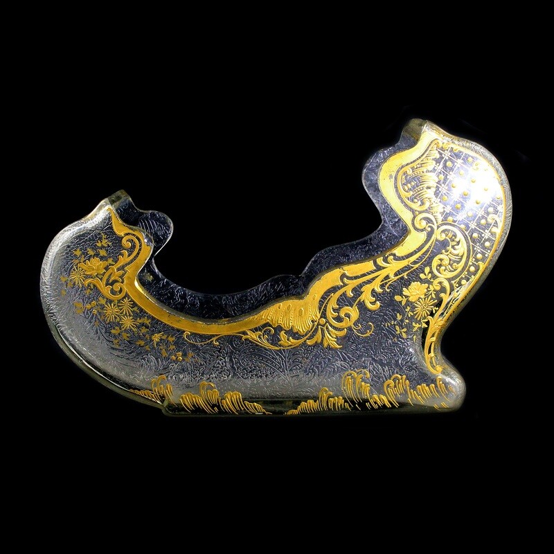 Large bowl made of colorless crystal glass in the shape of a sled, France around 1890