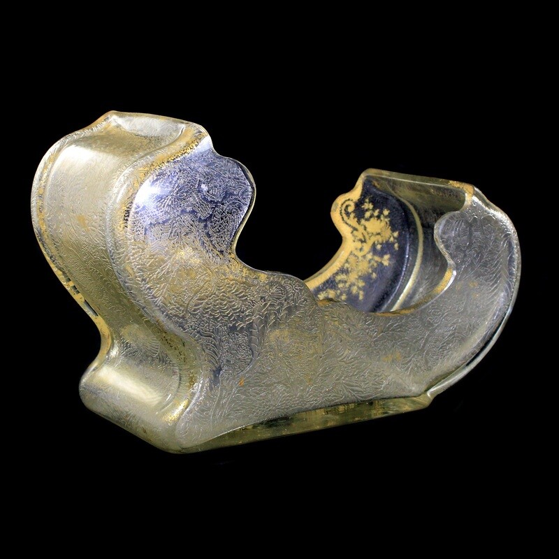 Large bowl made of colorless crystal glass in the shape of a sled, France around 1890