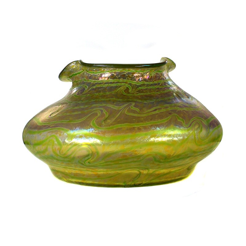 Very large vase with green thread decoration, Fritz Heckert, designed by O. Thamm around 1901