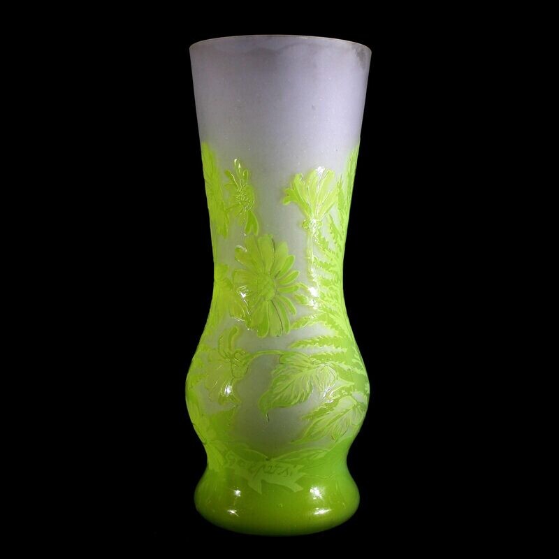 Art Nouveau vase with overlay and vegetal decor, signed. Goldberg