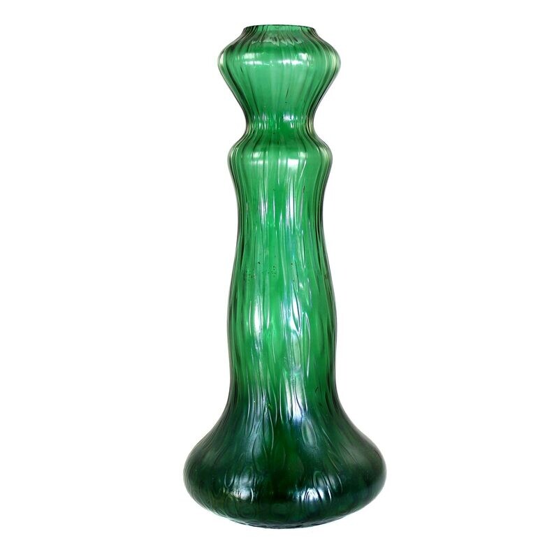 Large Art Nouveau vase made of green glass with a ribbed finish, circa 1905