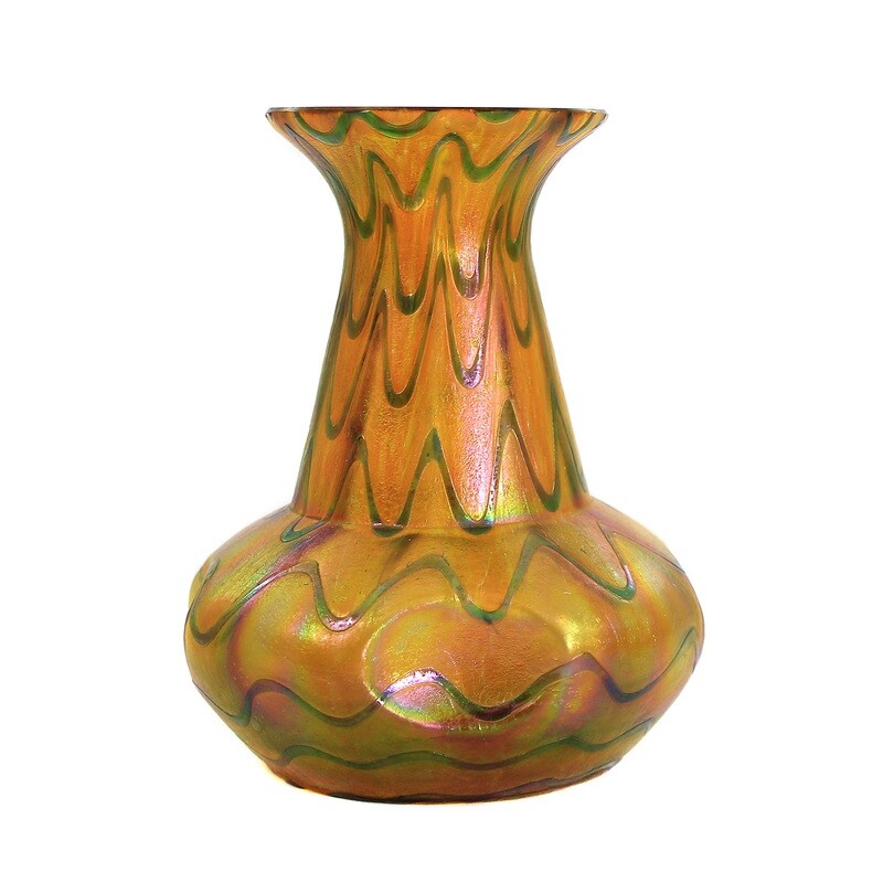 Vase mit Silbergelbkröseln und gekämmten Dekor, Böhmen um 1900