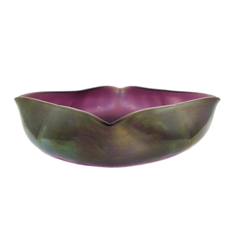 Purple Art Nouveau bowl with 8-fold pinched body, Bohemia around 1900