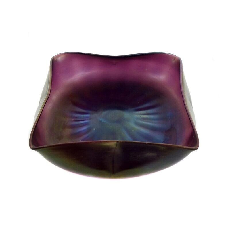 Purple Art Nouveau bowl with 8-fold pinched body, Bohemia around 1900