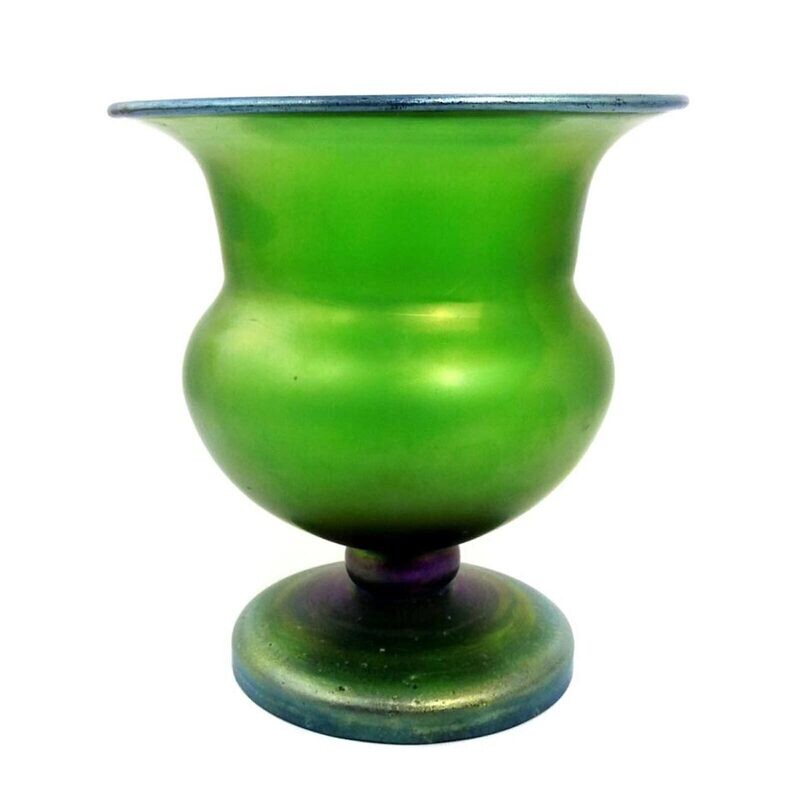 Foot bowl with green powder melting and applied thread, Loetz around 1920