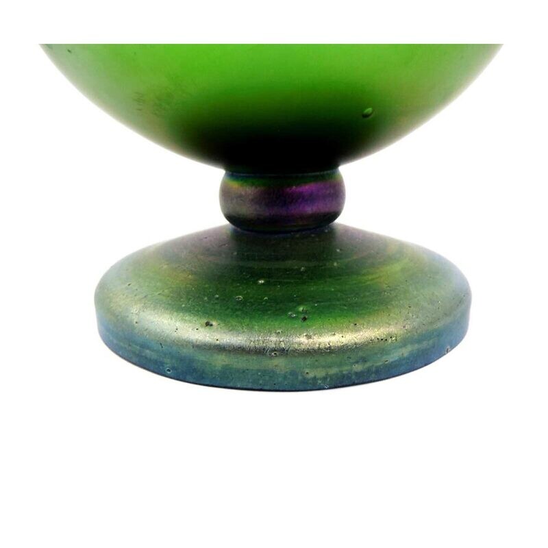 Foot bowl with green powder melting and applied thread, Loetz around 1920