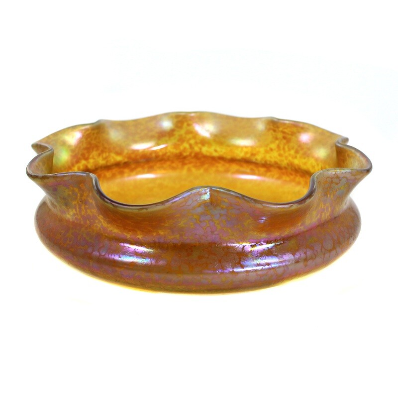Large bowl with several pinched edges, Loetz Candia Papillon around 1900