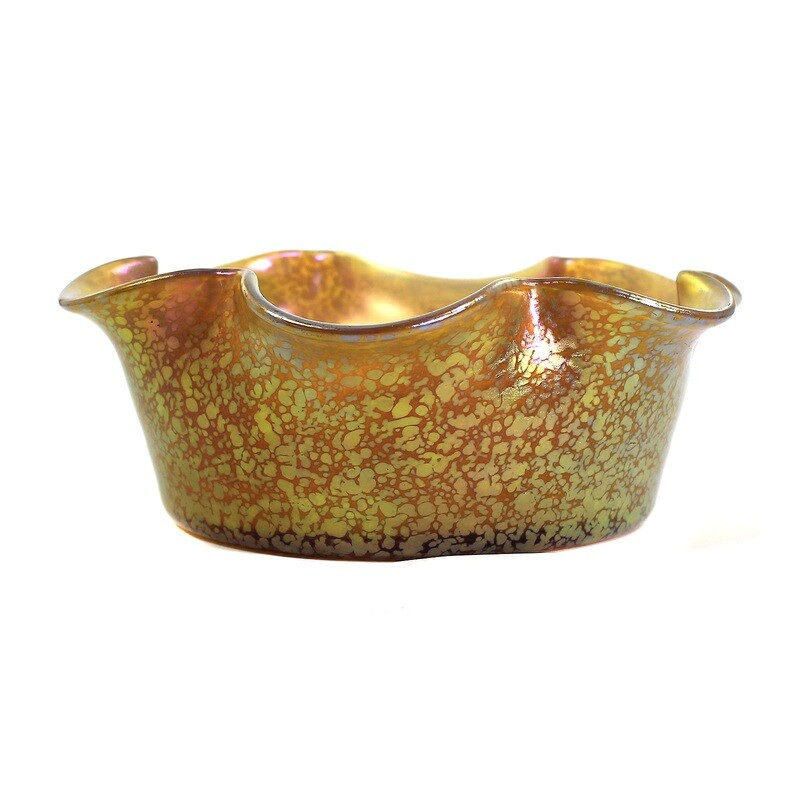 Bowl with multiple pinched edges, Loetz Candia Papillon around 1900