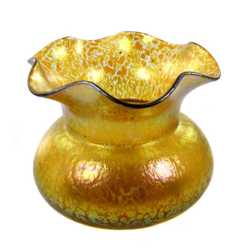 Vase with multiple pinched edges, Loetz Candia Papillon around 1900