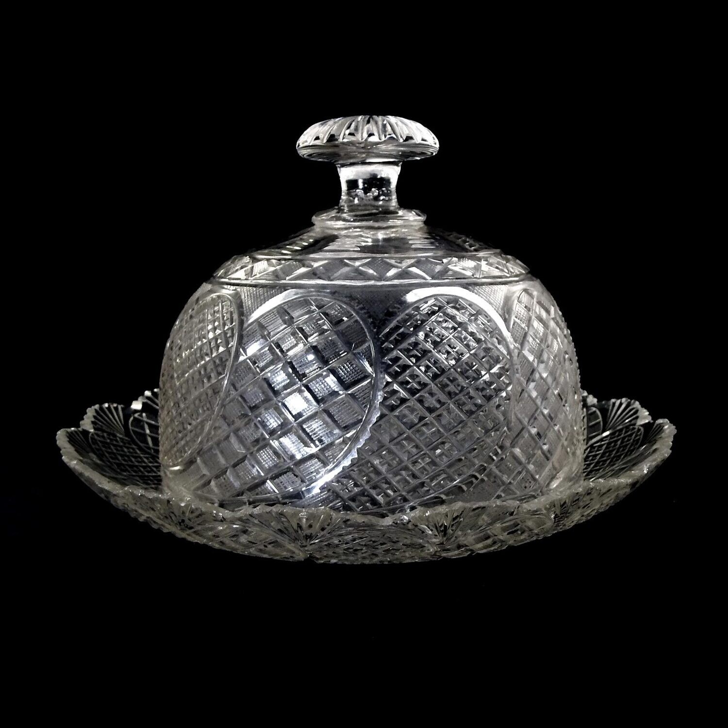 Glass bell with plate made of colorless glass with cross hatching, Russian