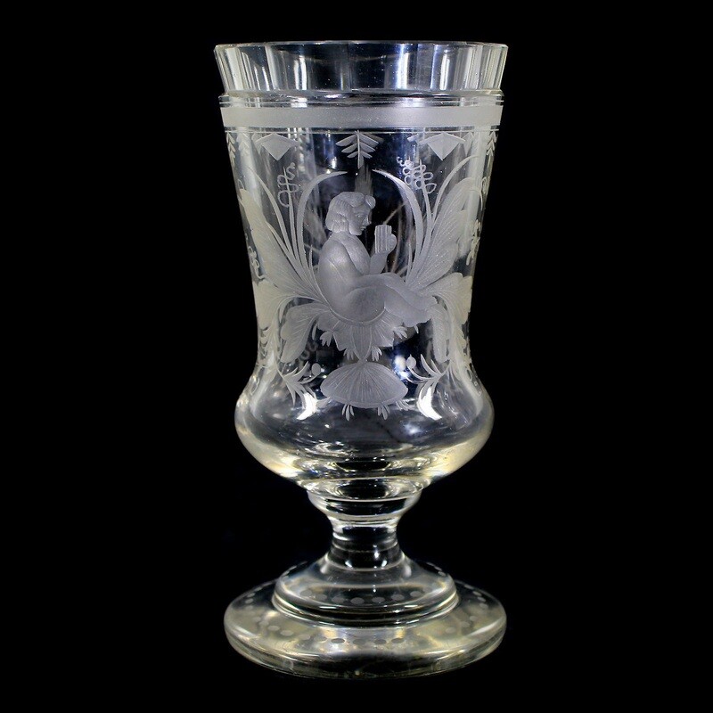 Footed cup made of colorless glass with engraved youth, Steinschönau
