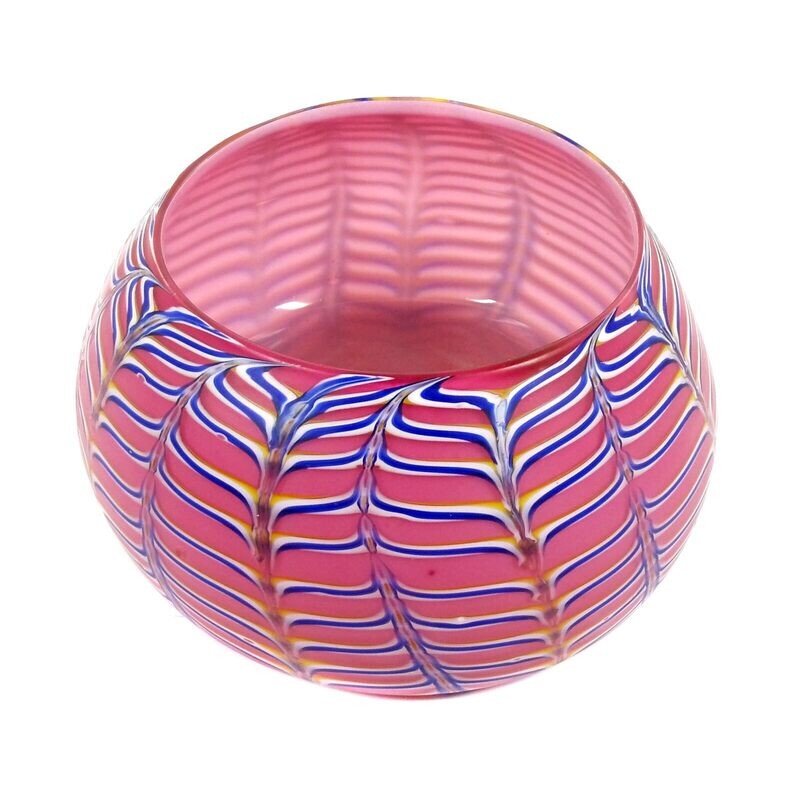 Large bowl made of pink glass with combed decoration, Fratelli Toso around 1900
​