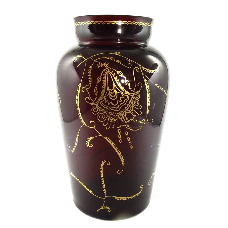 Gr. Vase made of ruby red glass with gold painting, Bernhardine Bayerl around 1921