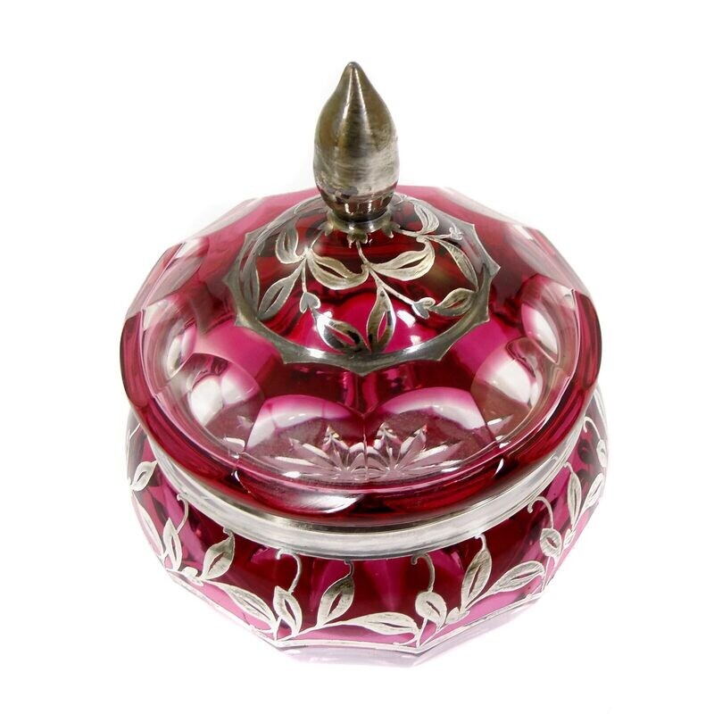 Lidded box with fine silver decoration, Josephinenhütte, designed by A. Pfohl around 1925