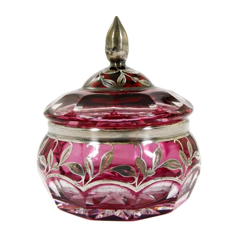 Lidded box with fine silver decoration, Josephinenhütte, designed by A. Pfohl around 1925