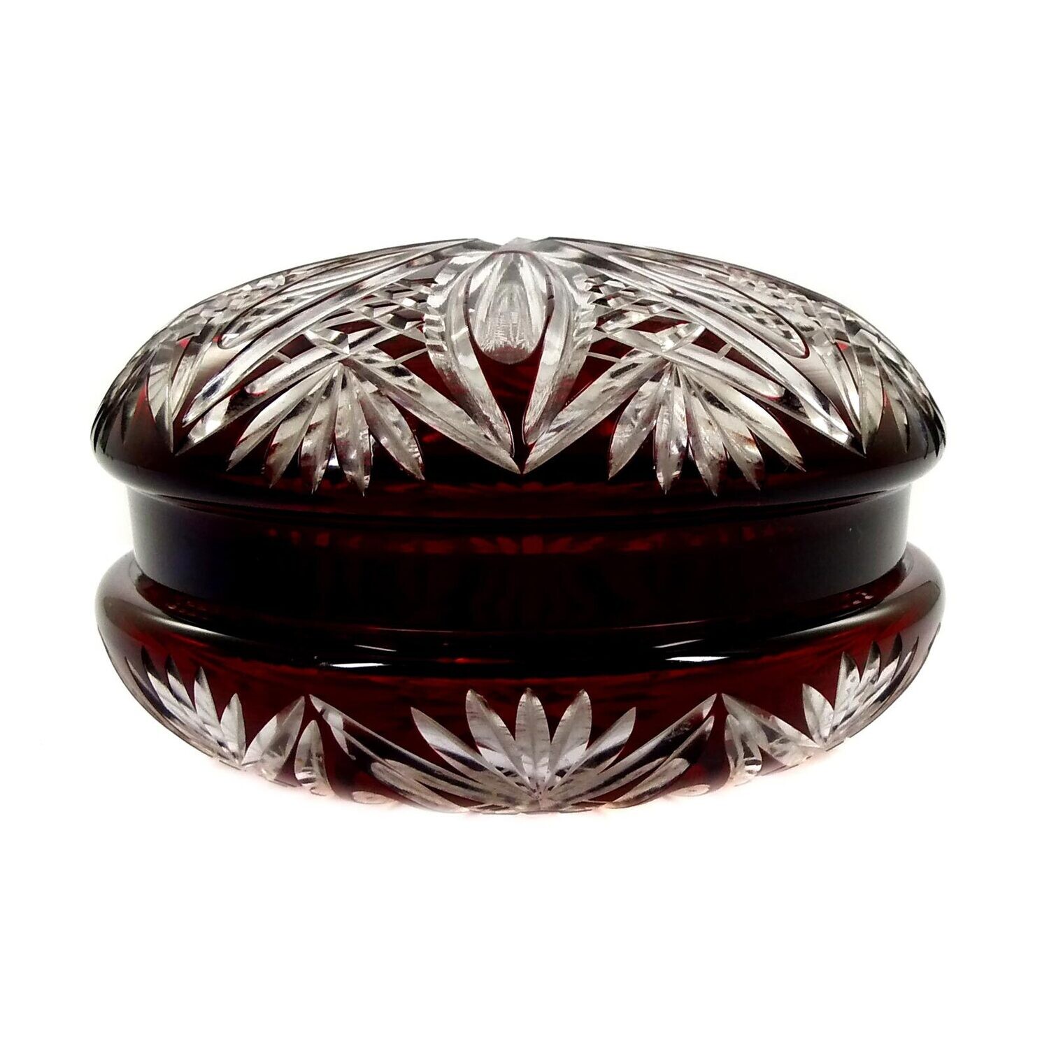Lidded box with copper-red overlay, Josephinenhütte around 1935
