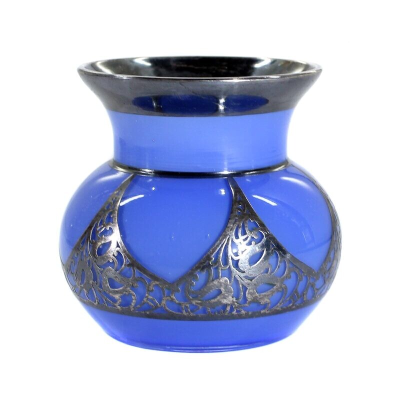 Vase mit opalblauen Innenfang und galvanisierter Feinsilberauflage, Josephinenhütte