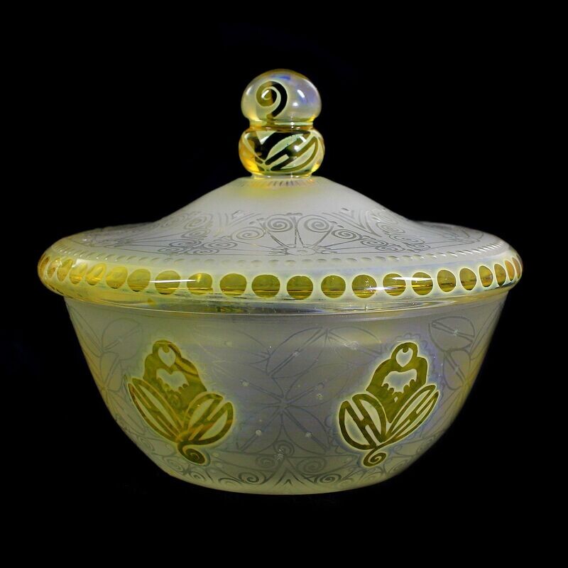 Rare lidded box with etched decoration and silver yellow stain, Beyermann