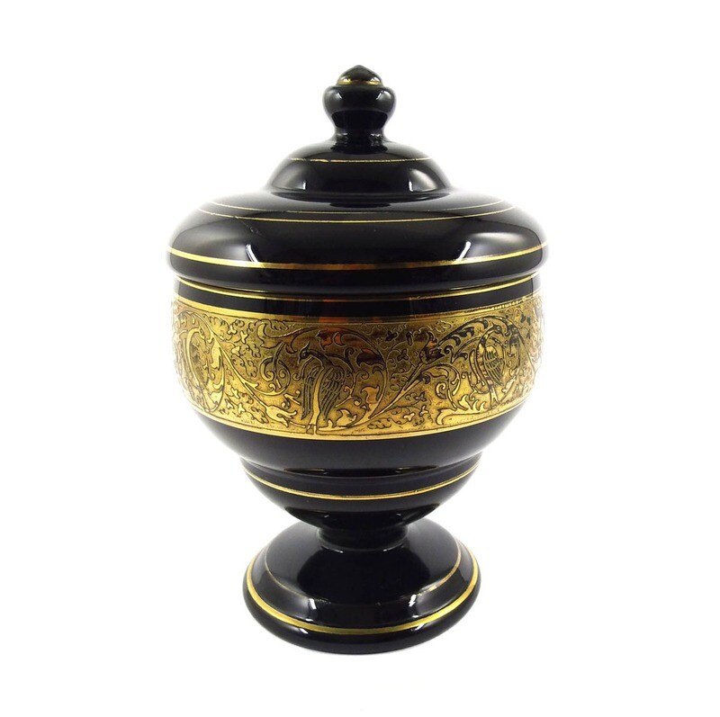 Lidded box made of violet glass with oroplastic decoration, Joh. Oertel, Haida