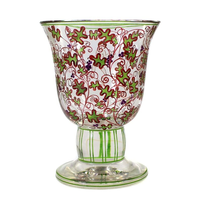 Cup made of colorless glass with a putto between vines, Haida technical school