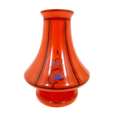 Kleine Vase aus tangofarbenem Glas mit Schwarzlot- und Opakemailmalerei um 1920