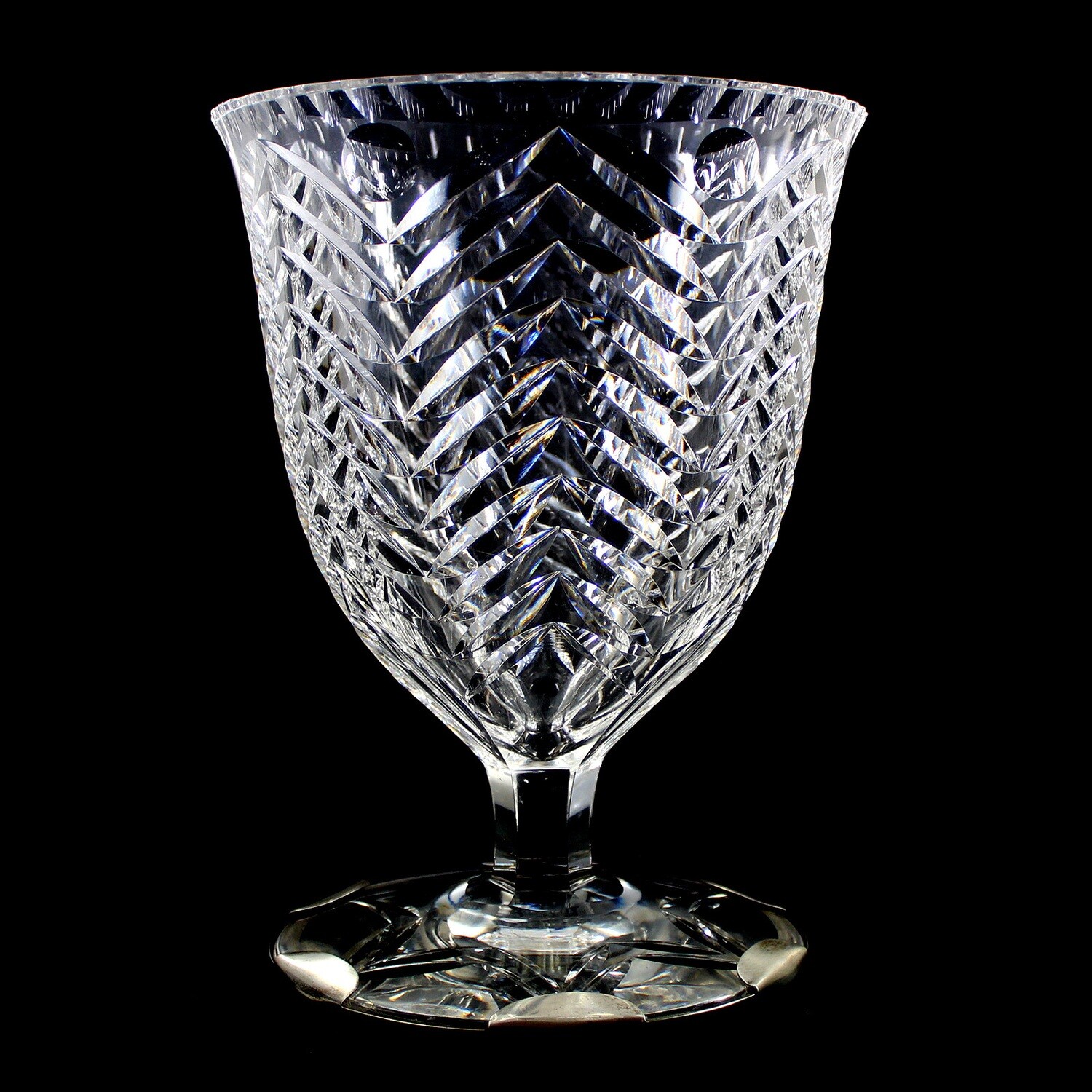 Large, magnificently cut vase with a platinum rim, Crystal Maastricht around 1940