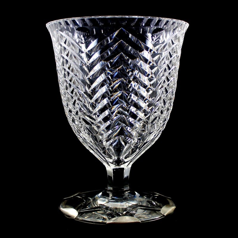 Large, magnificently cut vase with a platinum rim, Crystal Maastricht around 1940
