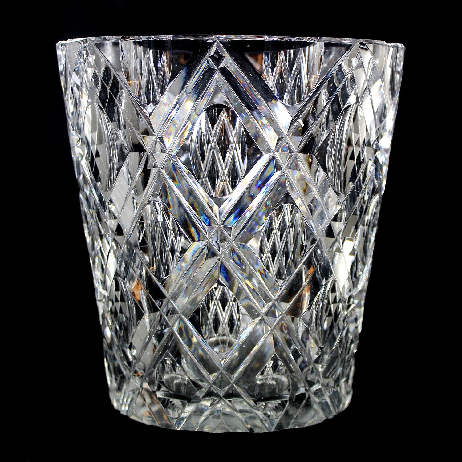 Magnificently cut lead crystal vase, Lobmeyr, designed by Stefan Rath around 1940
