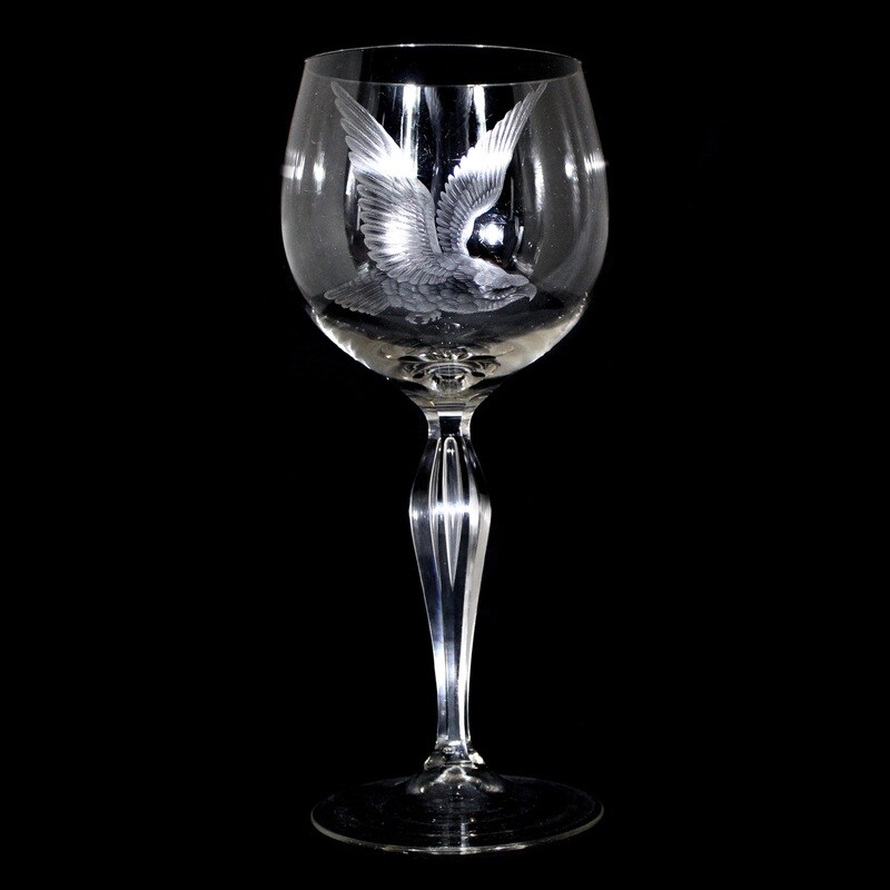 Cup with engraved bird of prey, Josephinenhütte, designed by Siegfried Haertel