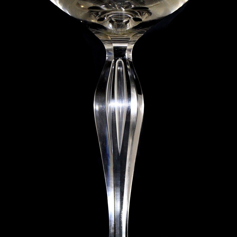 Cup with engraved bird of prey, Josephinenhütte, designed by Siegfried Haertel