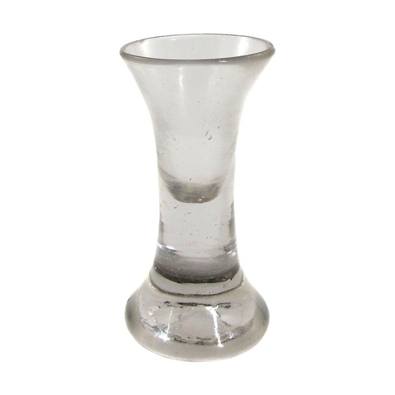 North German coachman&#39;s bone with raised base, E.18th century / A. 19th century.