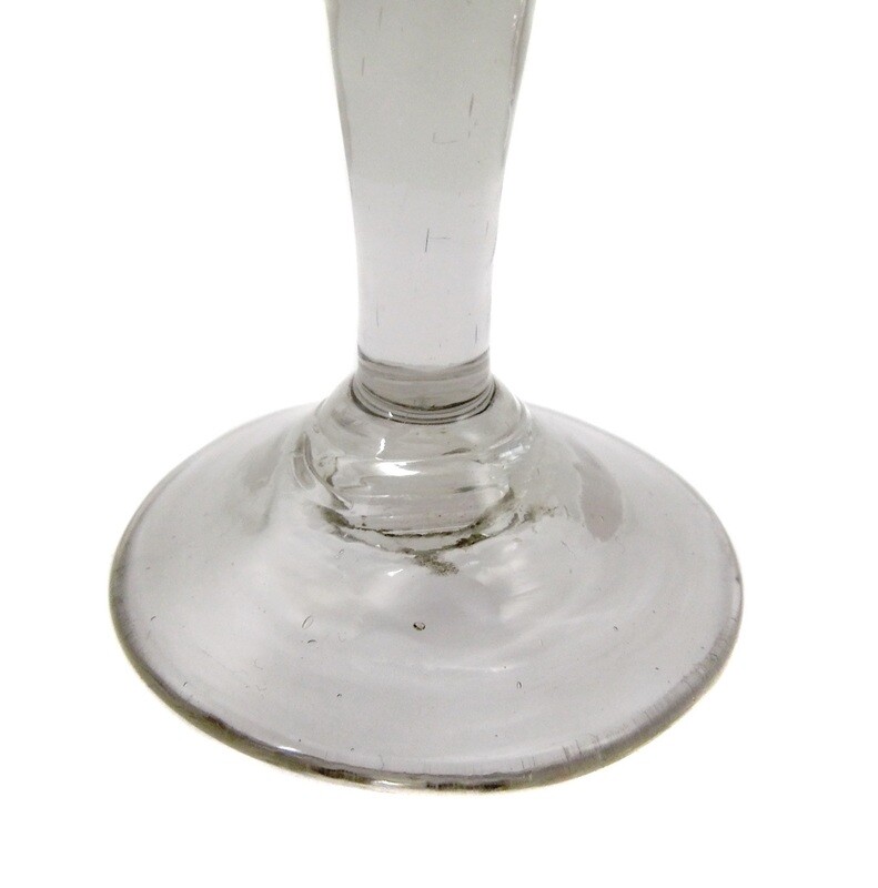 Shot glass with demolition and finely engraved decorative frieze, early 19th century.