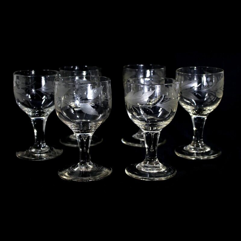 6 goblet glasses made of colorless glass with engraved leaf border, Schleswig around 1820