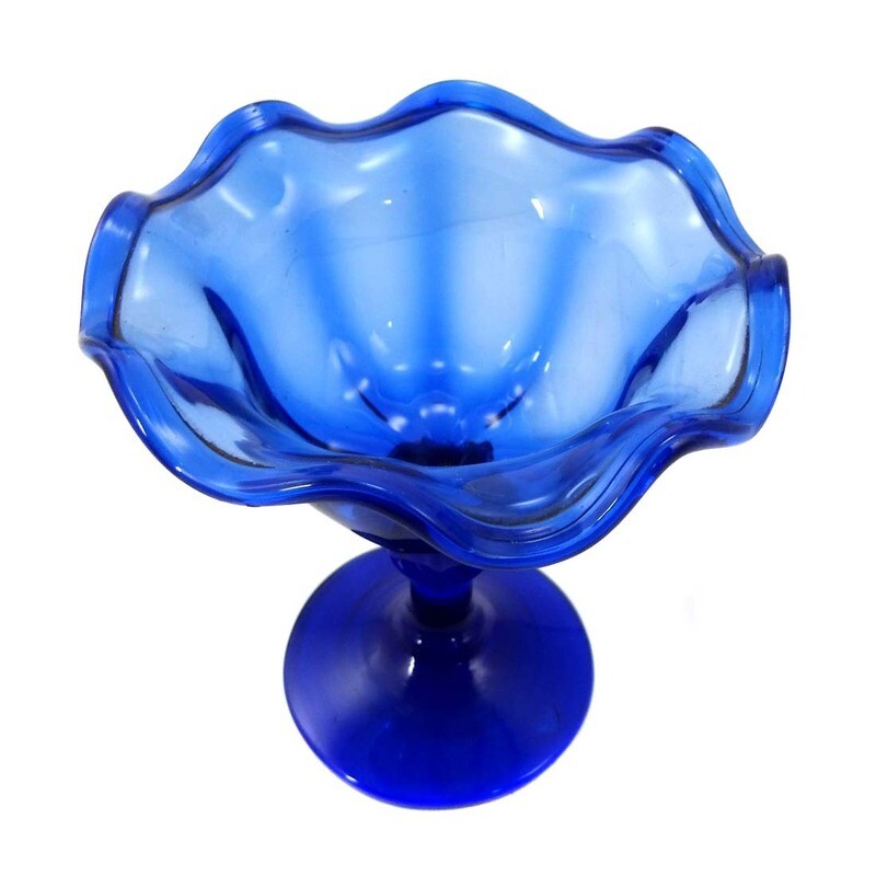 Footed bowl made of blue glass, German, 1st half of the 19th century.
