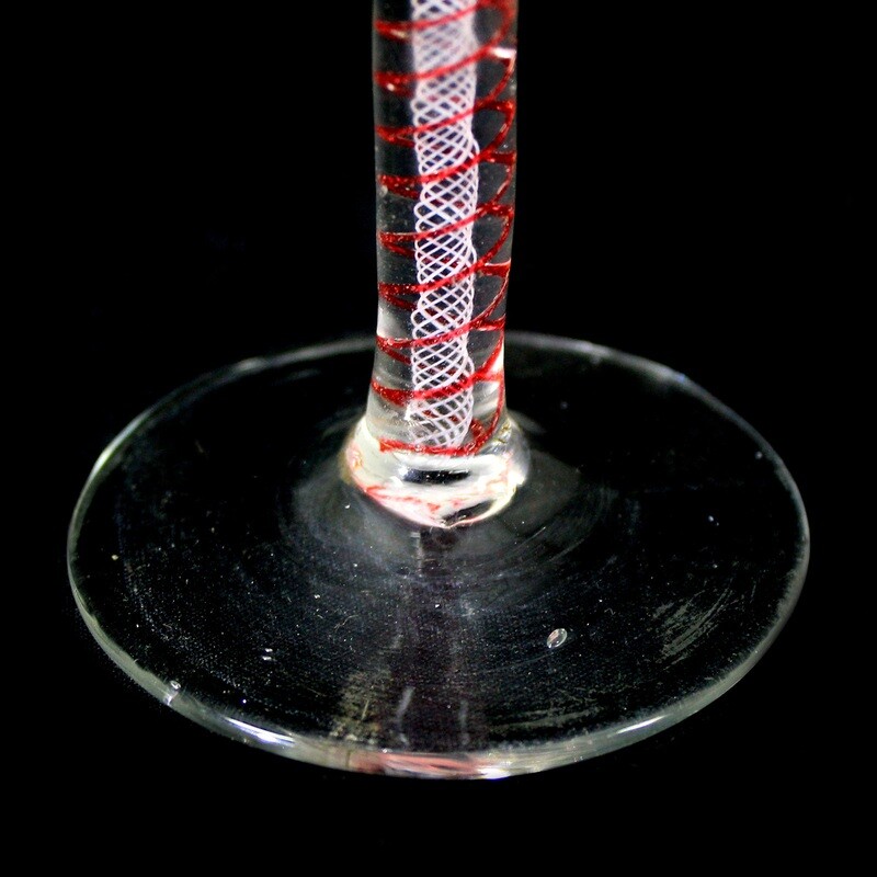 Goblet glass / thread glass with red and white glass threads, end of the 18th century.