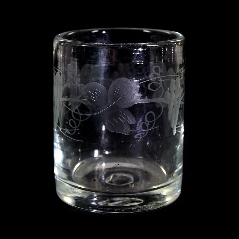 6 cups made of colorless crystal glass with solid base and demolition, end of 19th century.