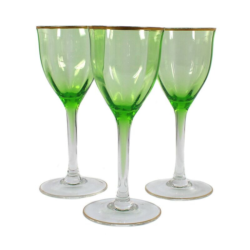 3 stem glasses with optically ribbed bowl and light green inner catch, rain hut