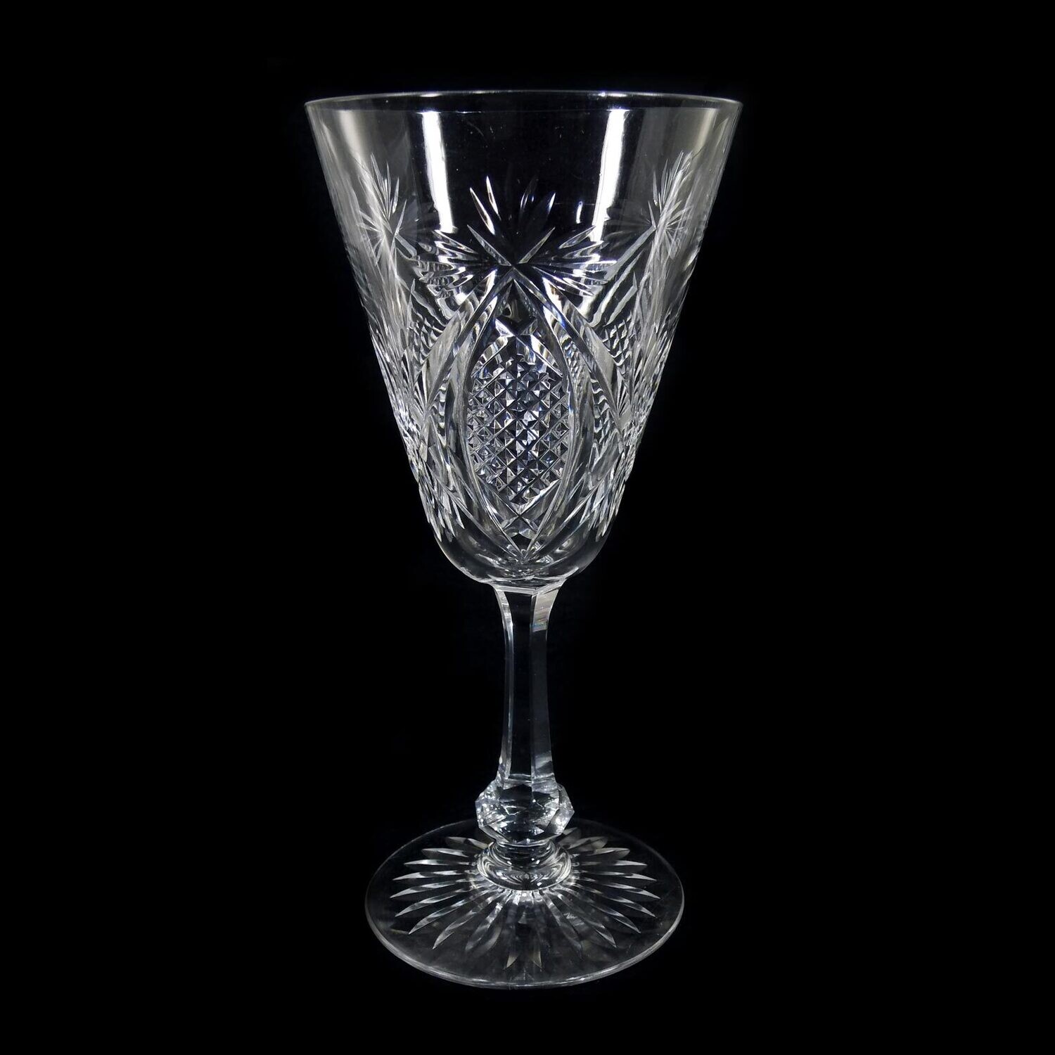 1. von 8. Stängelglas mit Zierschliffdekor, Cristallerie Baccarat, Form 8588